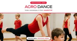 Dzieci na zajęciach Acro Dance w studiu Creative Dance w Rumi, dziewczynka w postawie akrobatycznej i chłopcy w tle, napis Acro Dance, taniec z akrobatyką, czwartki 17:00